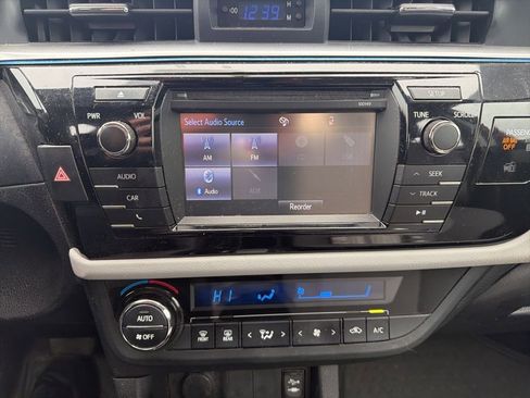 Used 2015 Toyota Corolla LE image 6