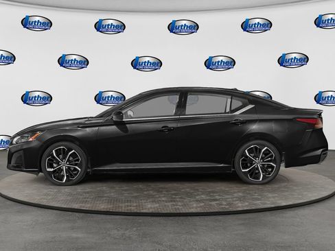Used 2024 Nissan Altima 2.5 SR w/ SR Premium Package AWD/4WD image 3