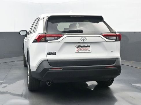 Used 2022 Toyota RAV4 LE image 4