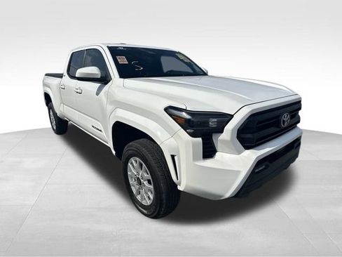 Used 2024 Toyota Tacoma SR5 AWD/4WD image 5