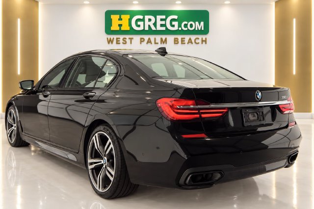 Used 2017 BMW 750i RWD image 2