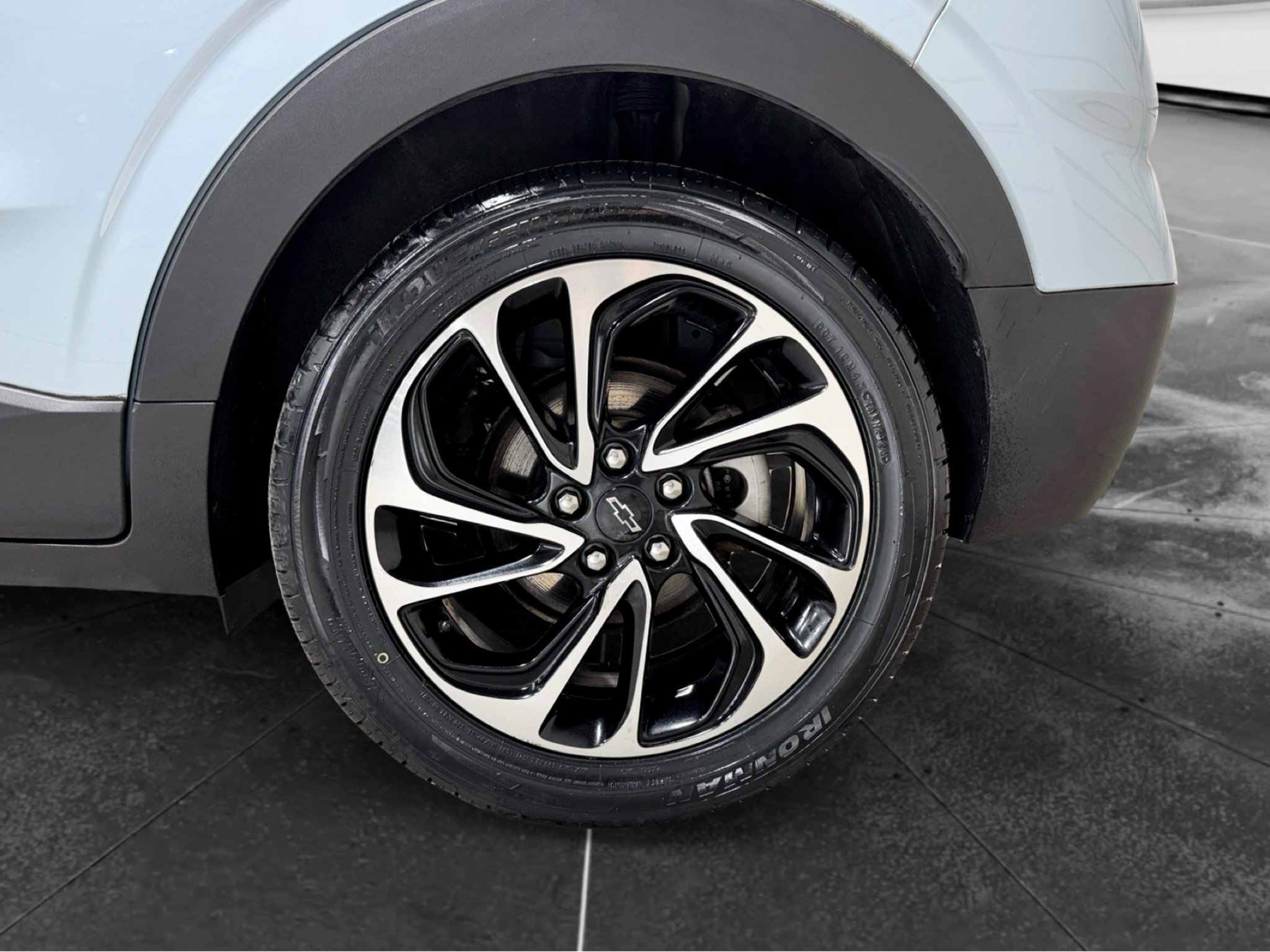 Used 2022 Chevrolet Bolt EUV Premier w/ Sun & Sound Package FWD image 29