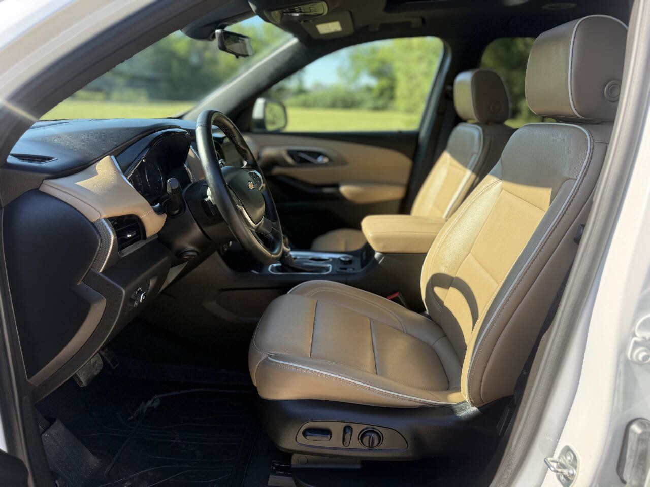 Used 2023 Chevrolet Traverse Premier w/ LPO, Floor Liner Package AWD/4WD image 8