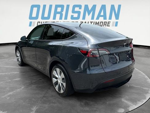 Used 2024 Tesla Model Y Long Range RWD image 4