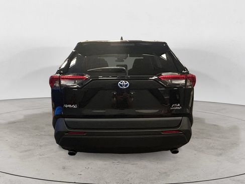 Used 2022 Toyota RAV4 XLE Premium AWD/4WD image 4