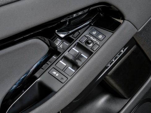 Used 2024 Land Rover Range Rover Evoque S image 44