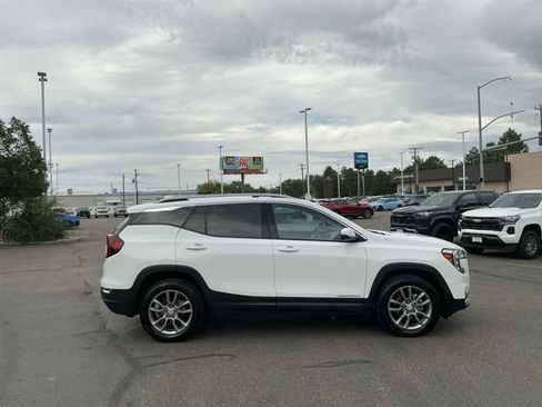 Used 2024 GMC Terrain SLT AWD/4WD image 2