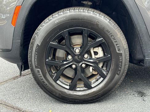 Used 2024 Jeep Grand Cherokee L Laredo image 30