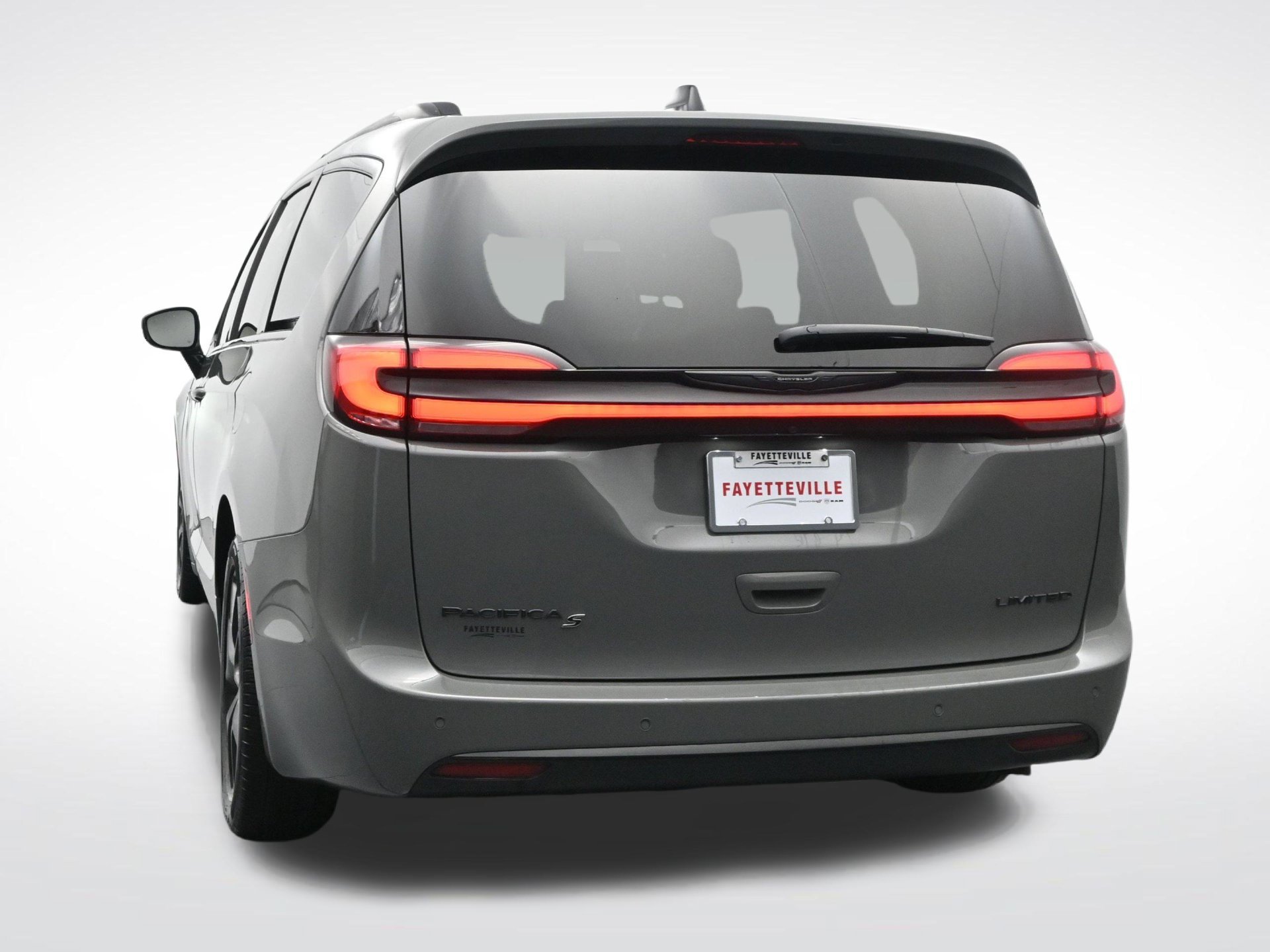 Used 2025 Chrysler Pacifica Limited FWD image 8