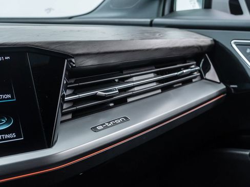 Used 2024 Audi Q4 e-tron Premium Plus w/ Premium Plus image 20