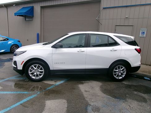 Used 2024 Chevrolet Equinox LS w/ Driver Confidence II Package image 3