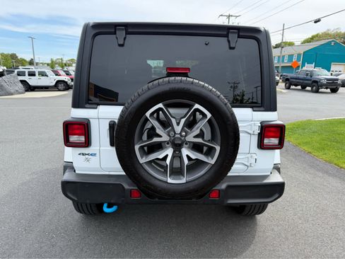 Used 2024 Jeep Wrangler Unlimited w/ Convenience Group AWD/4WD image 7