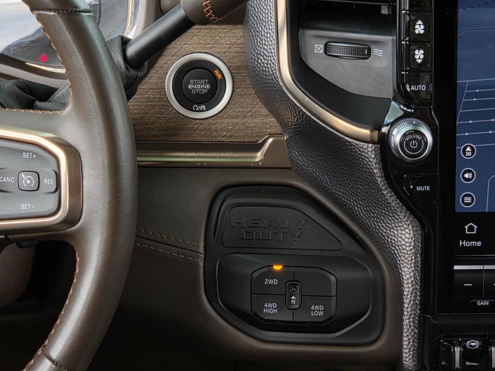 Used 2025 RAM 2500 Limited AWD/4WD image 14