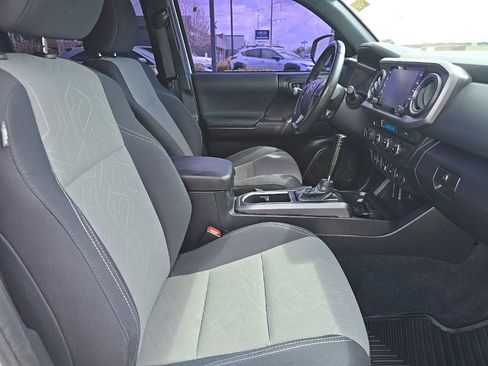 Used 2022 Toyota Tacoma TRD Off-Road w/ Technology Package image 29