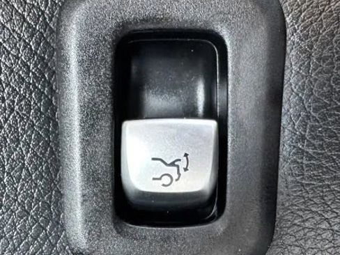 Used 2016 Mercedes-Benz GLC 300 GLC 300 Sport Utility 4D image 46