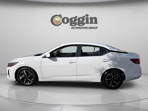 Used 2024 Nissan Sentra SV FWD image 2