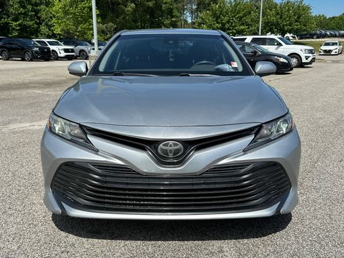 Used 2018 Toyota Camry FWD image 2