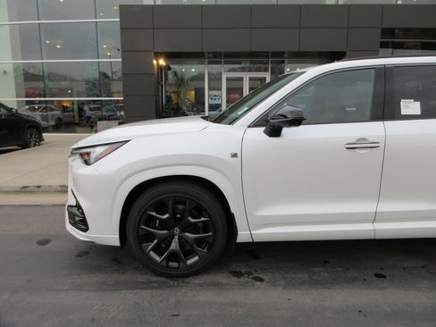 New 2026 Lexus TX 500h AWD image 2