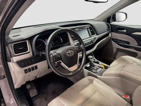 Used 2016 Toyota Highlander XLE AWD/4WD image 8