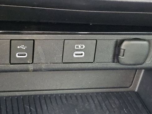 Used 2023 Toyota Prius XLE image 14