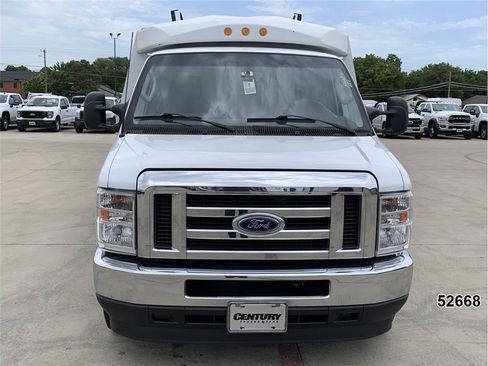 Used 2023 Ford E-450 and Econoline 450 Super Duty w/ Power Windows & Locks Group RWD image 14