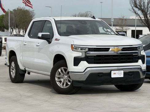 Used 2023 Chevrolet Silverado 1500 LT image 2