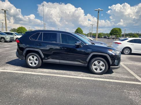 Used 2021 Toyota RAV4 XLE w/ Convenience Package AWD/4WD image 8