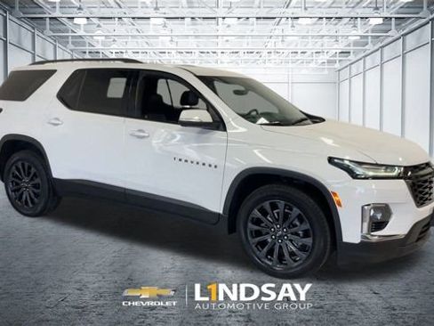 Used 2022 Chevrolet Traverse RS image 3