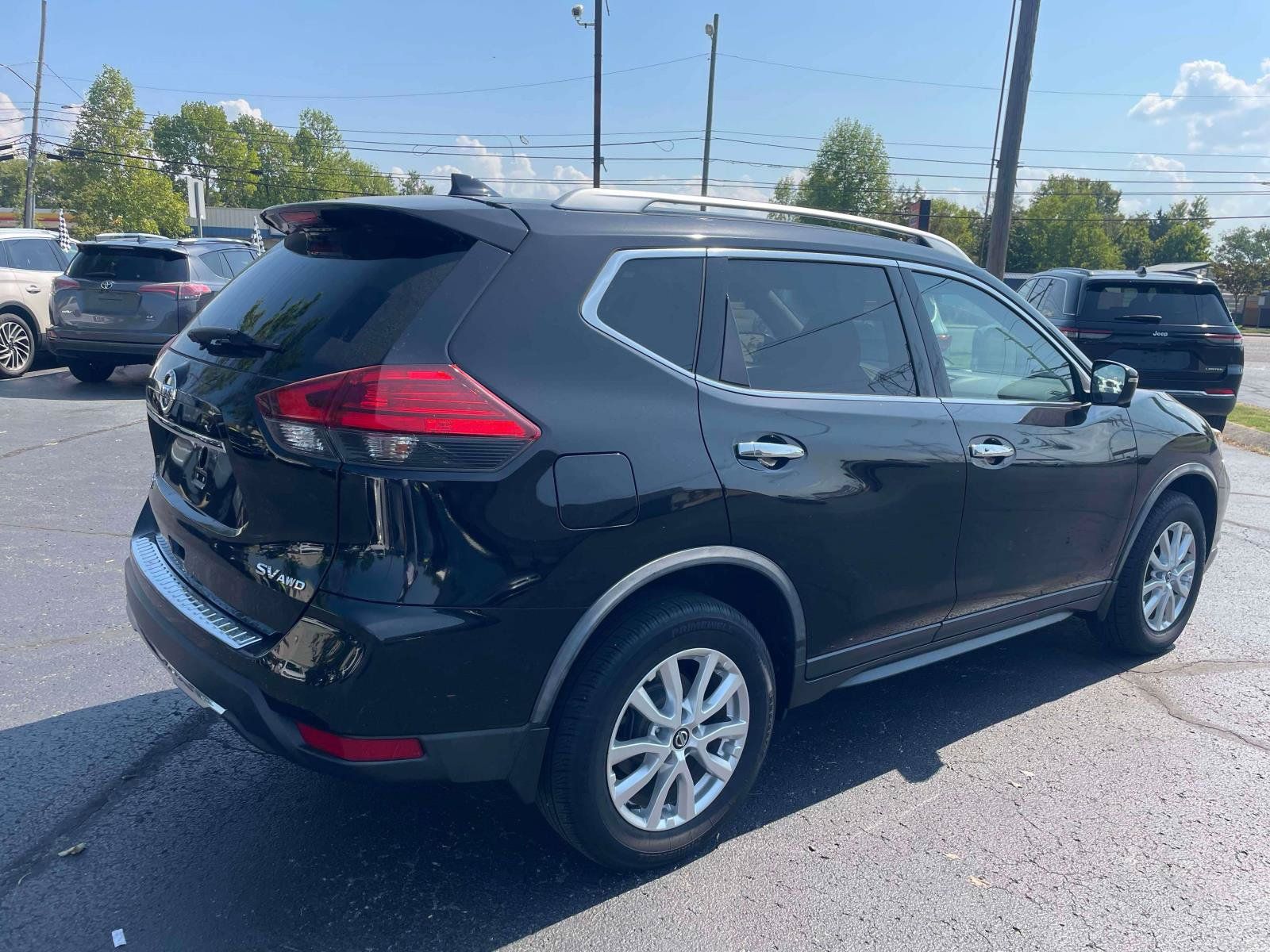 Used 2017 Nissan Rogue SV w/ SV Premium Package AWD/4WD image 8