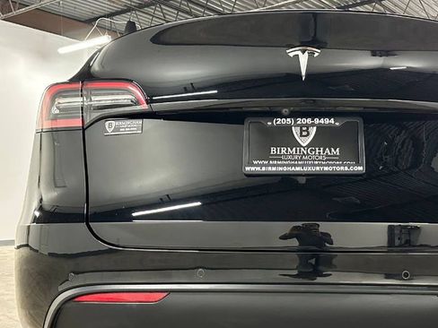 Used 2022 Tesla Model Y Long Range image 16