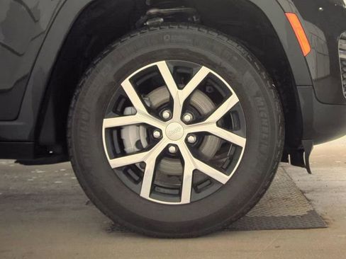 Used 2023 Jeep Grand Cherokee Limited image 11