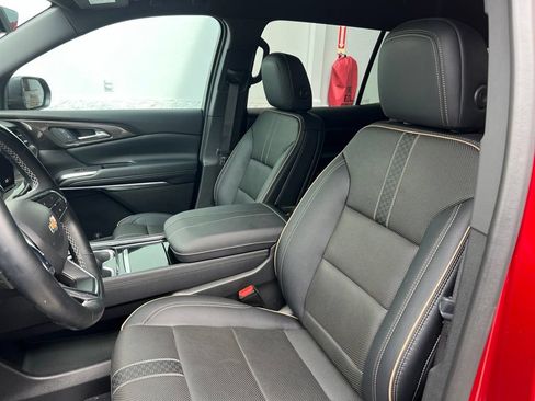 Used 2025 Chevrolet Traverse High Country AWD/4WD image 7