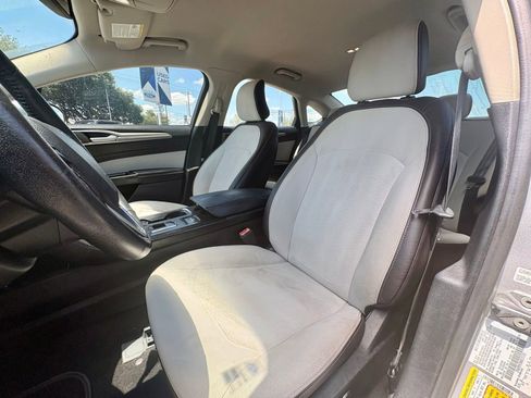 Used 2019 Ford Fusion SE w/ Equipment Group 151A FWD image 14