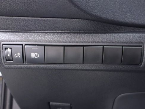 Used 2020 Toyota Corolla LE FWD image 10