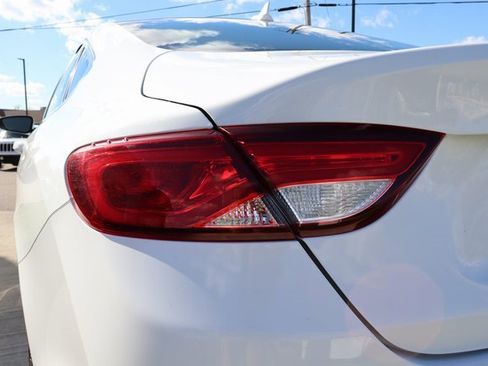 Used 2017 Chrysler 200 Limited Platinum w/ Comfort & Convenience Group image 29