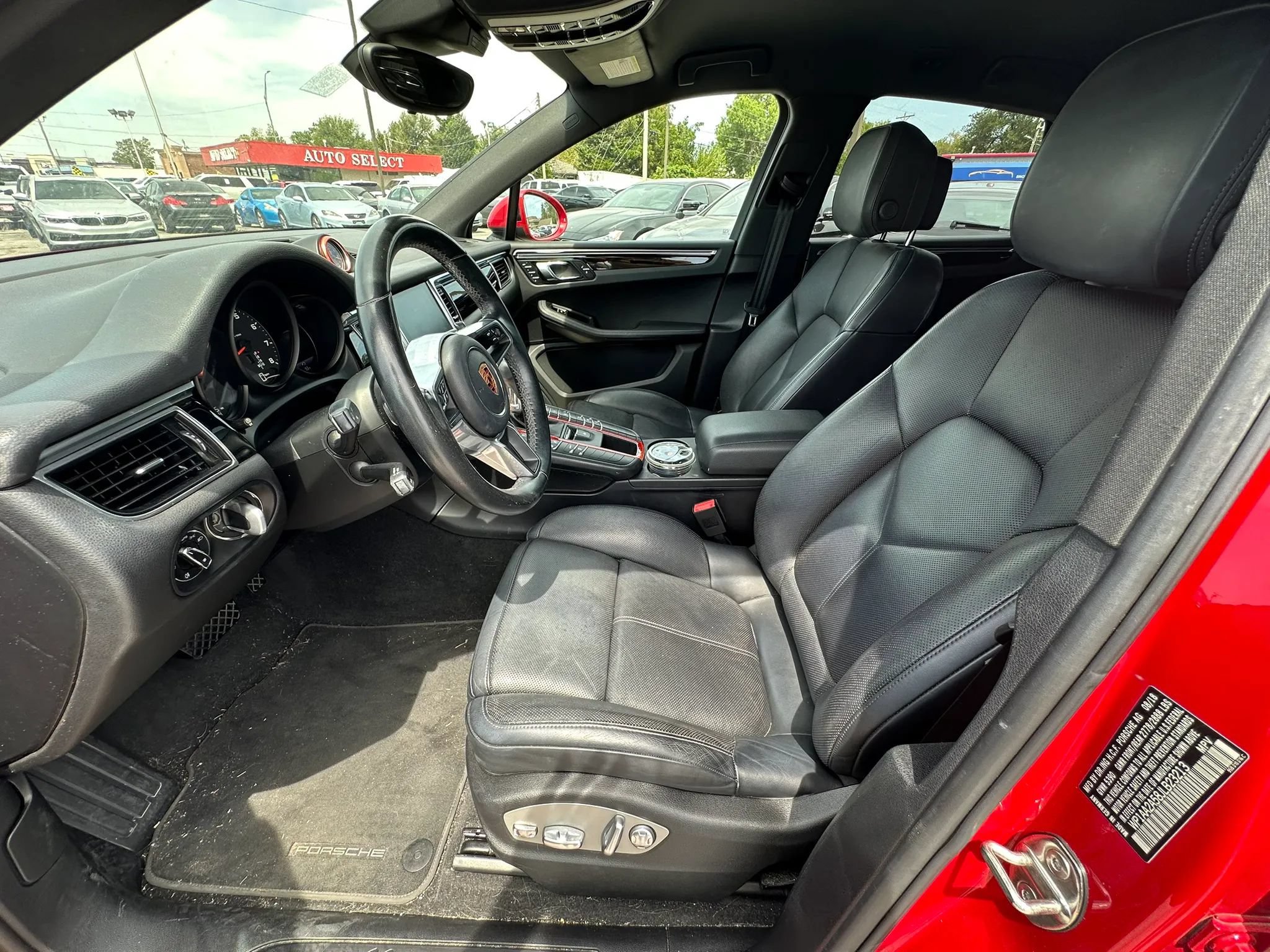 Used 2018 Porsche Macan Sport Edition AWD/4WD image 10