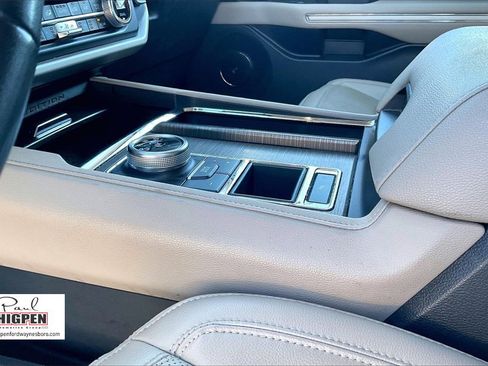 Used 2024 Ford Expedition Limited image 14