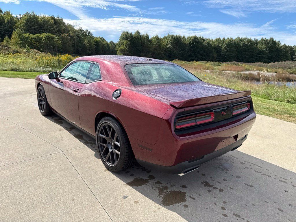 Used 2019 Dodge Challenger R/T RWD image 8