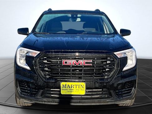 Used 2023 GMC Terrain SLE w/ Driver Convenience Package image 3