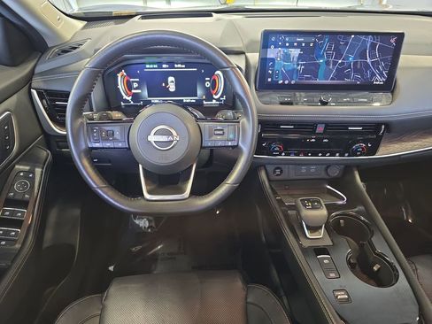 Used 2024 Nissan Rogue Platinum w/ Platinum Premium Package FWD image 18