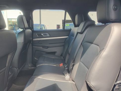 Used 2018 Ford Explorer XLT w/ Equipment Group 202A FWD image 27