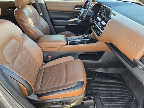 Used 2023 Nissan Pathfinder Platinum w/ Cargo Package image 15