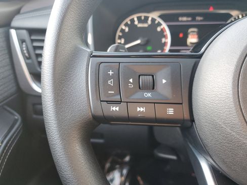 Certified 2023 Nissan Rogue SV image 18