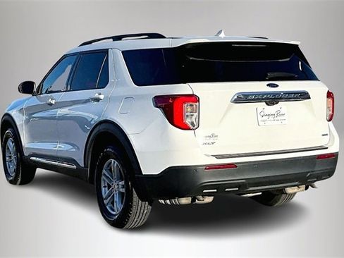Used 2020 Ford Explorer XLT w/ Comfort Package image 4