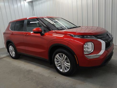 Used 2022 Mitsubishi Outlander ES FWD image 11