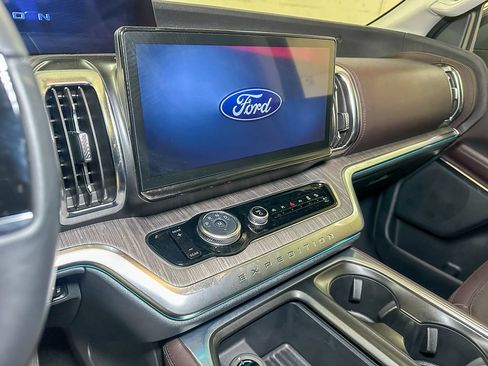 Used 2026 Ford Expedition Platinum w/ Platinum Ultimate Package AWD/4WD image 40