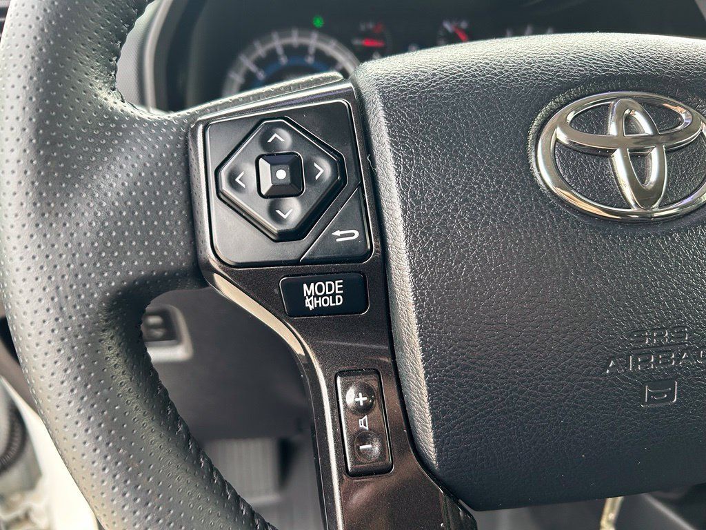Used 2018 Toyota 4Runner TRD Off-Road Premium AWD/4WD image 17
