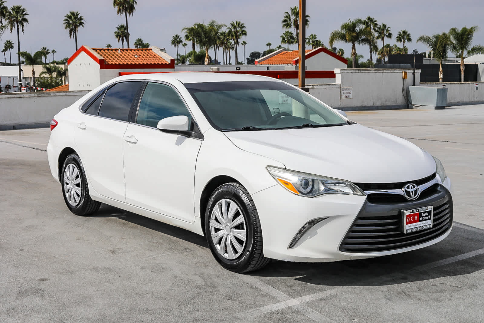 Used 2015 Toyota Camry LE FWD image 4