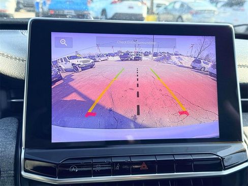 Used 2024 Jeep Compass Latitude image 22