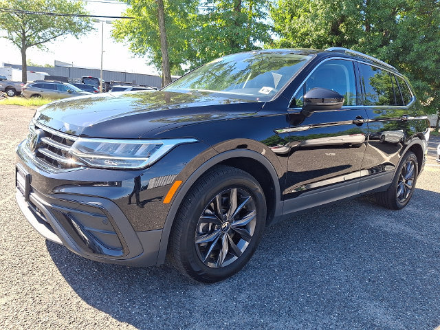 Used 2023 Volkswagen Tiguan SE AWD/4WD image 3